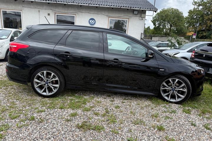 Sort Ford Focus fra 2017
