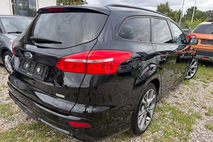 Sort Ford Focus fra 2017