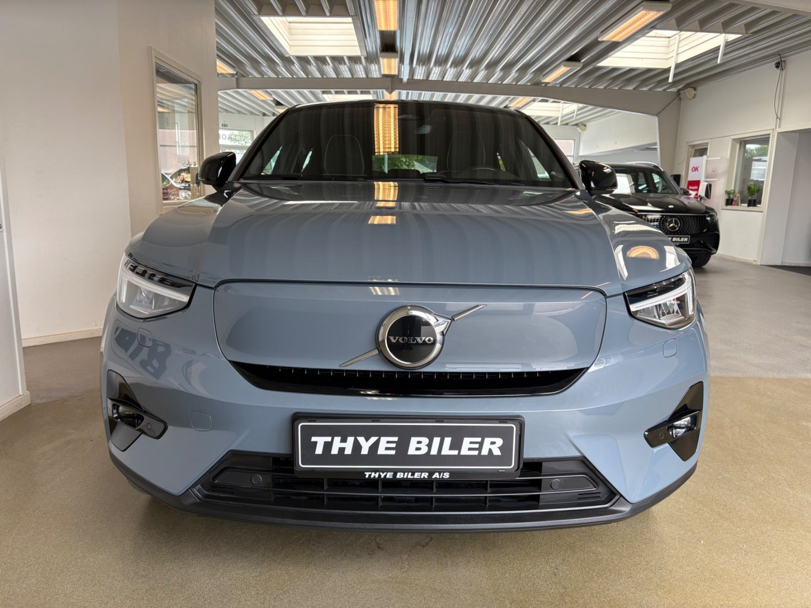 Grå Volvo C40 fra 2023