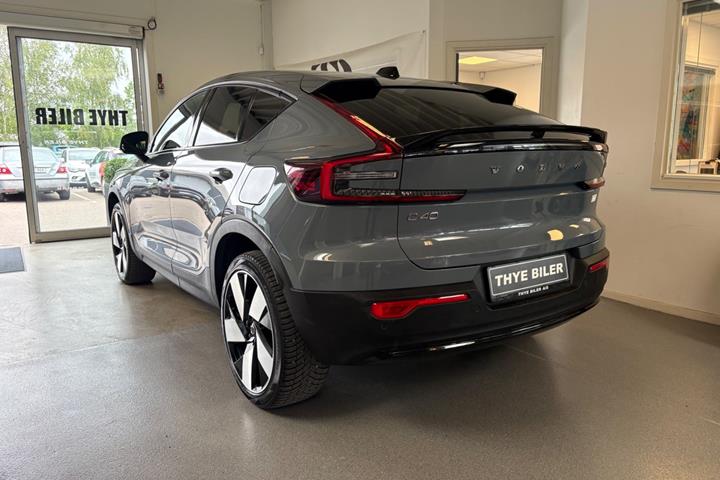 Grå Volvo C40 fra 2023