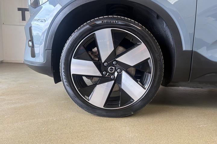Grå Volvo C40 fra 2023