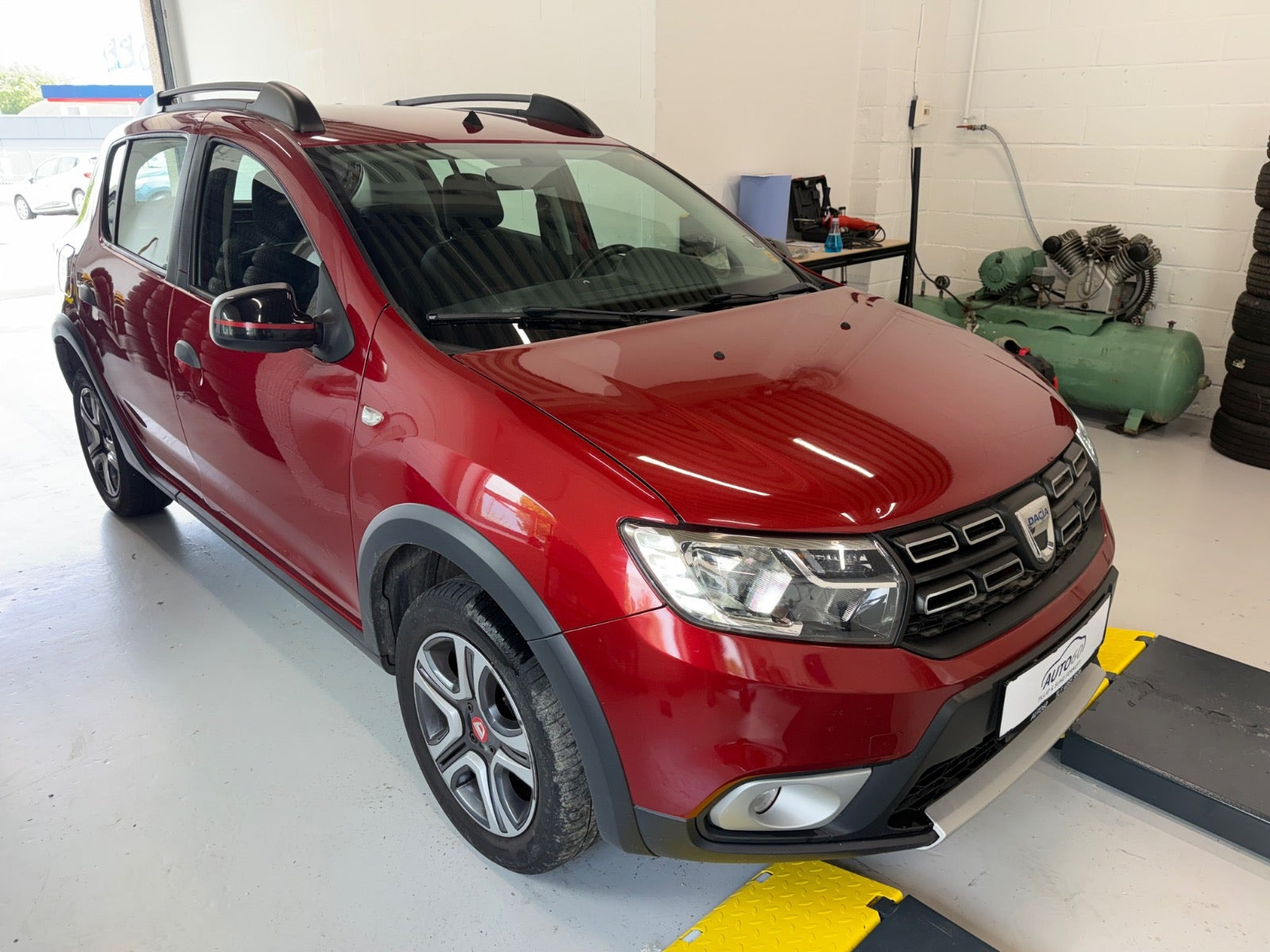 Rød Dacia Sandero Stepway fra 2018