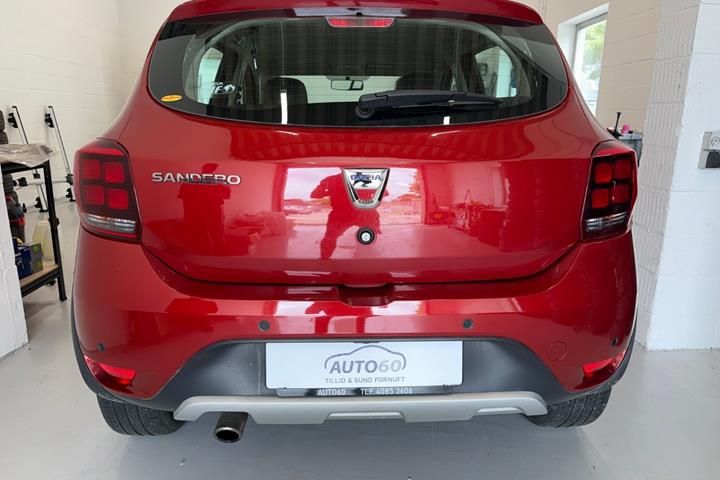 Rød Dacia Sandero Stepway fra 2018