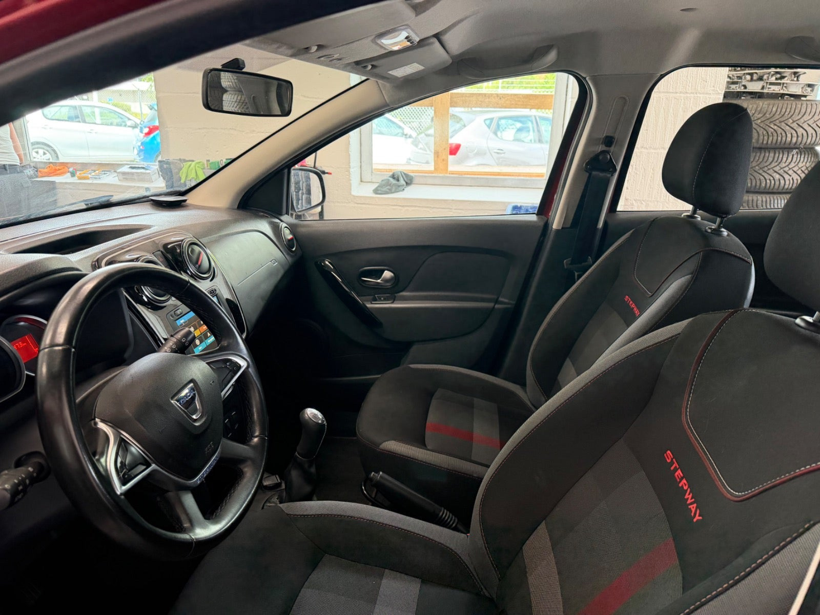 Rød Dacia Sandero Stepway fra 2018