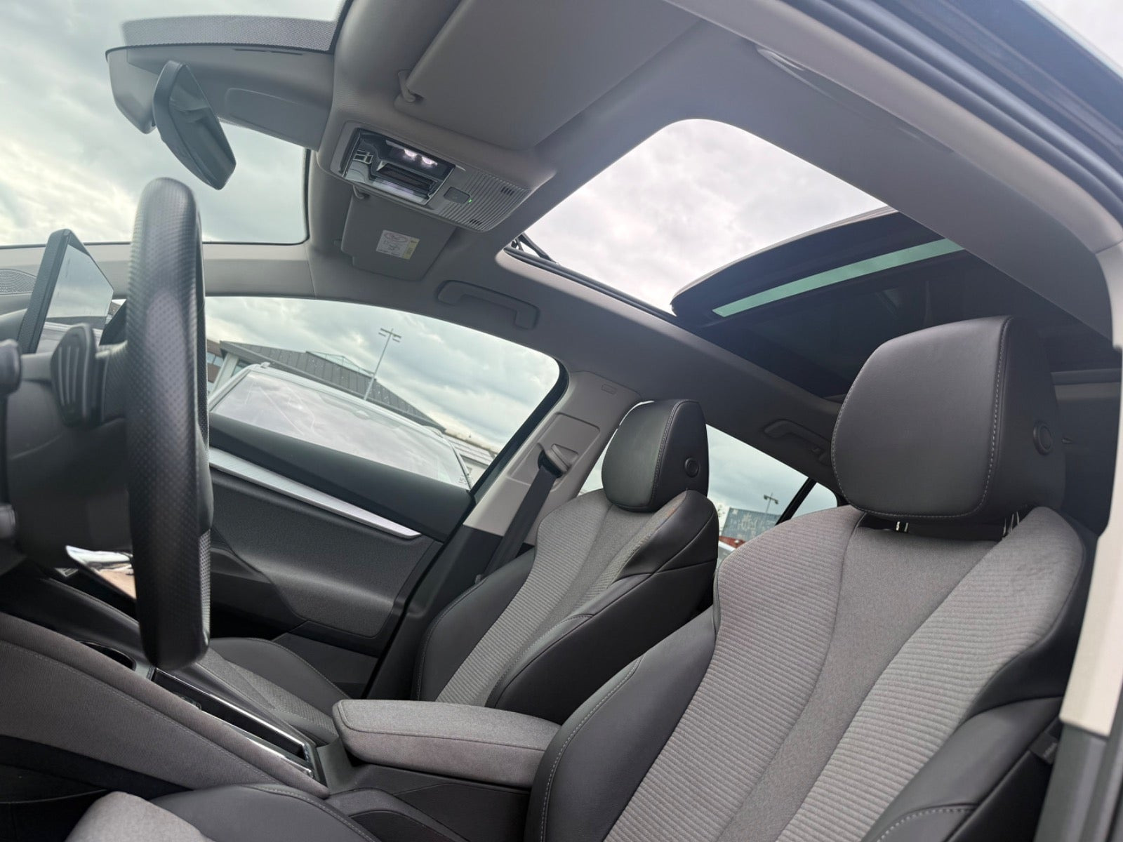 Sort Skoda Enyaq fra 2022