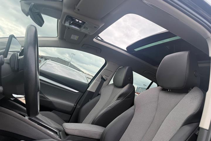 Sort Skoda Enyaq fra 2022