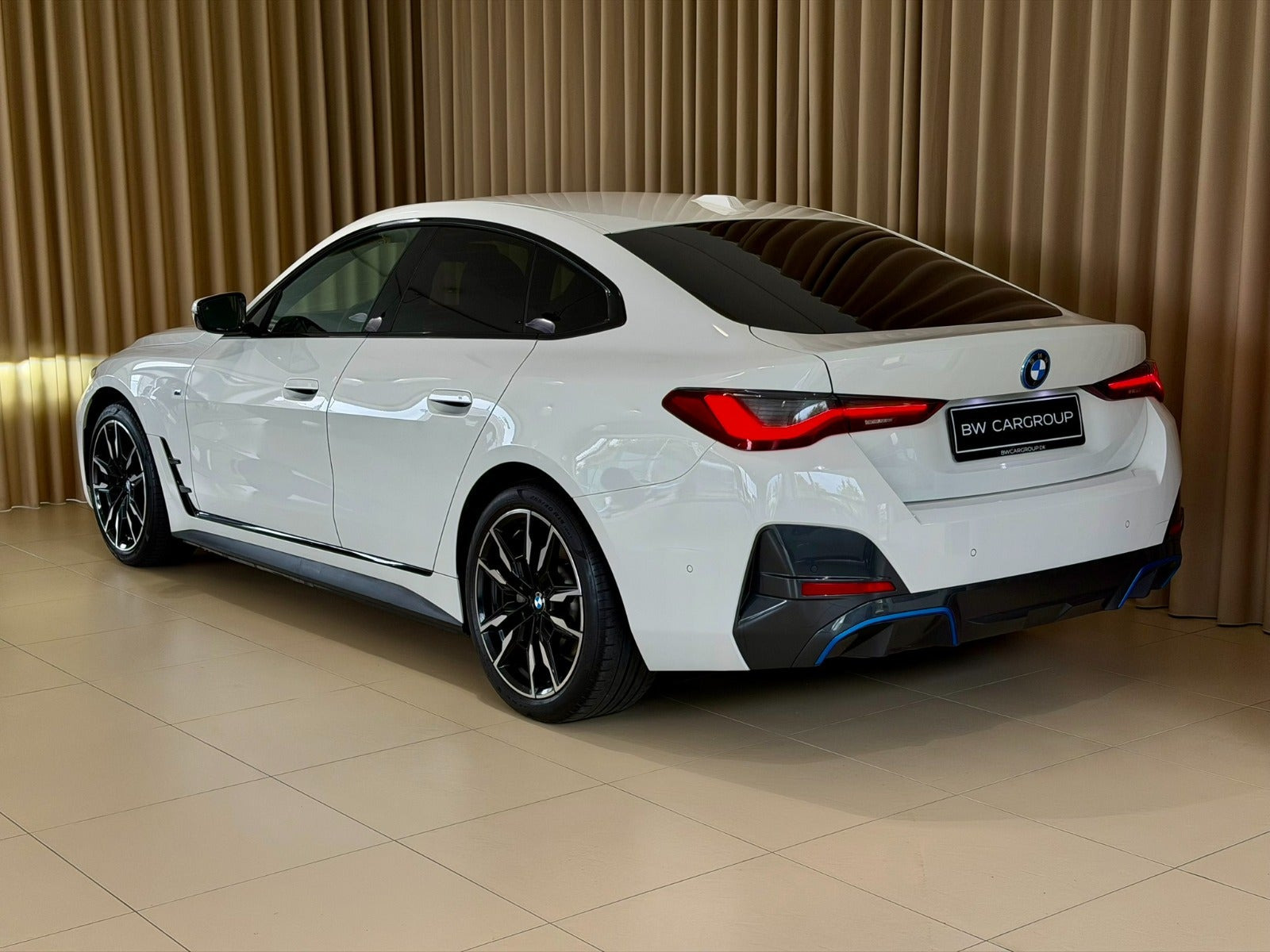 Hvid BMW i4 fra 2023