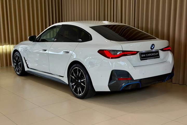 Hvid BMW i4 fra 2023