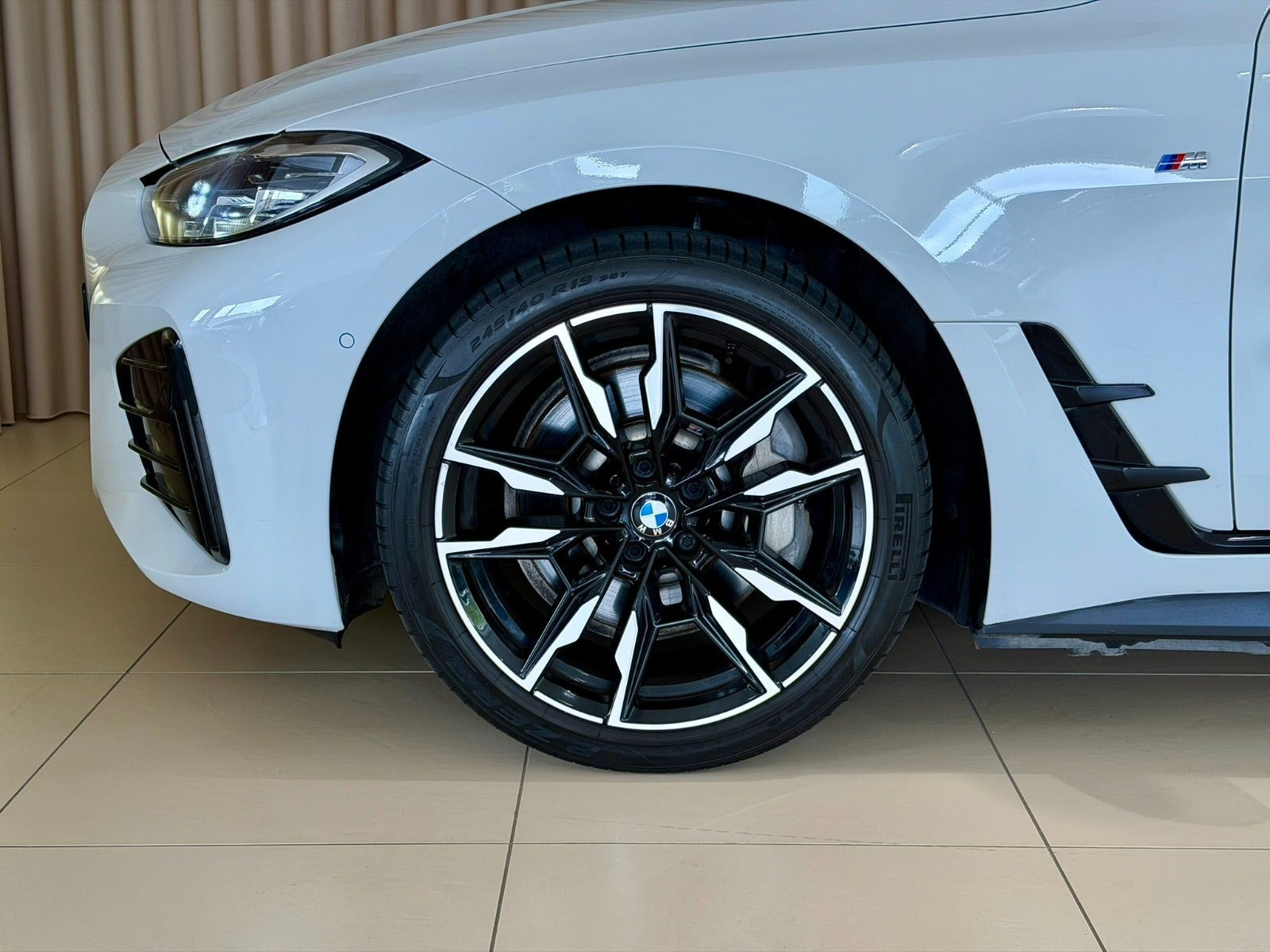 Hvid BMW i4 fra 2023