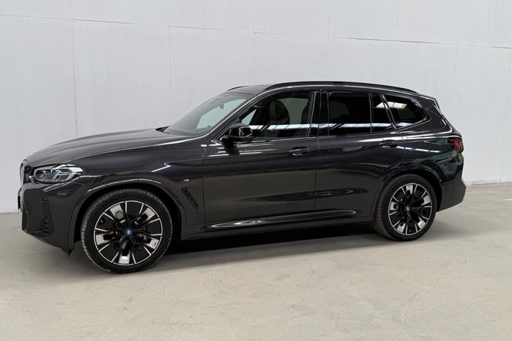 Grå BMW iX3 fra 2022