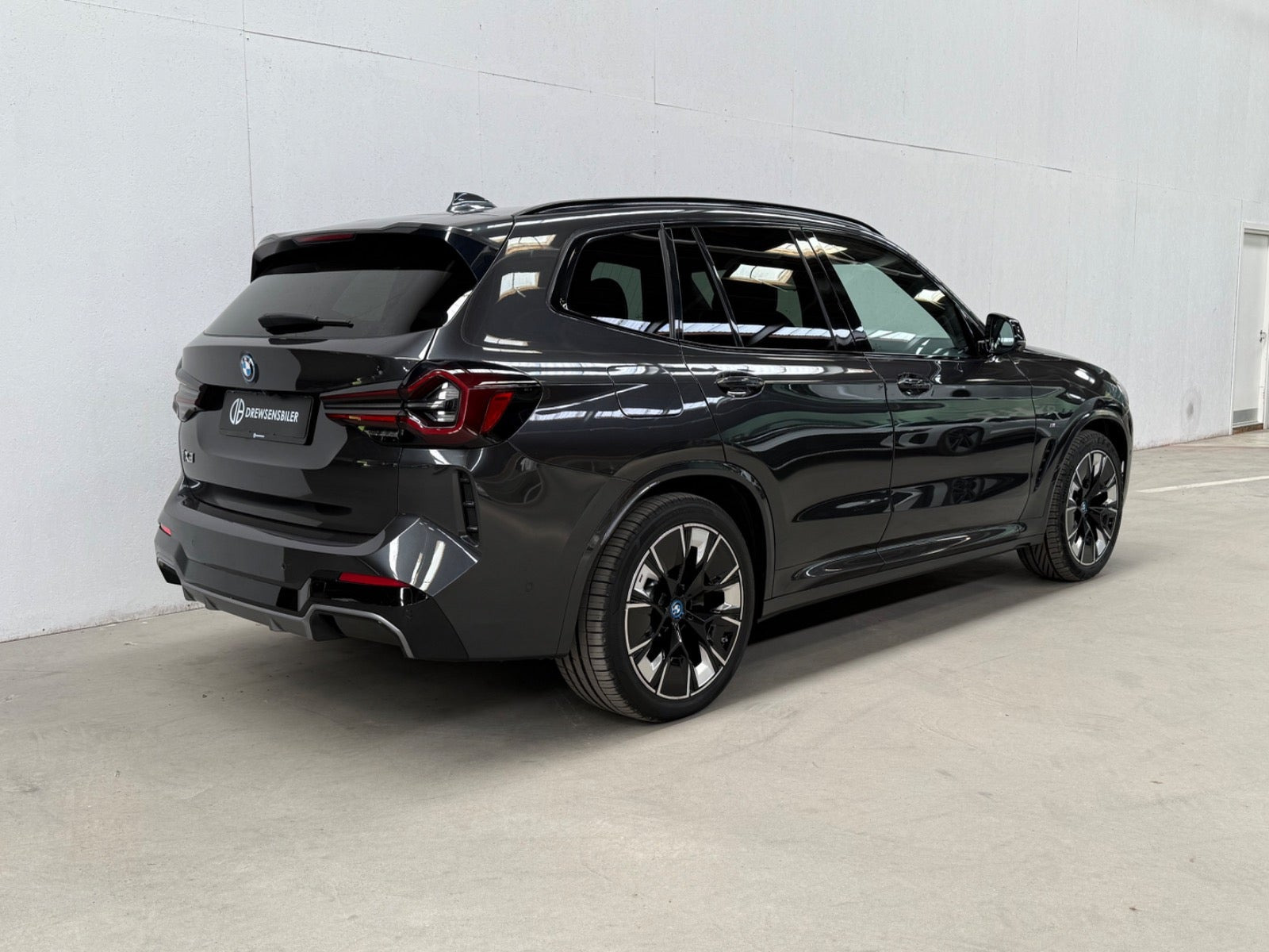 Grå BMW iX3 fra 2022