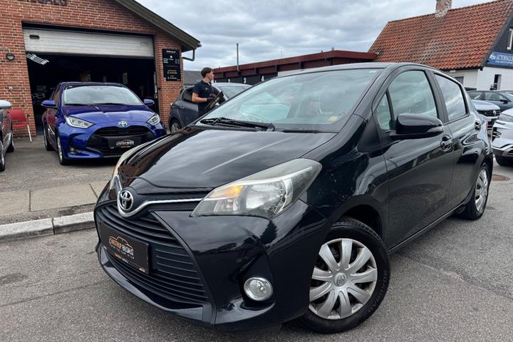 undefined Toyota Yaris fra 2015 set udefra