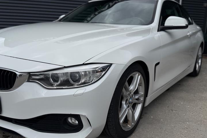 Hvid BMW 428i fra 2015