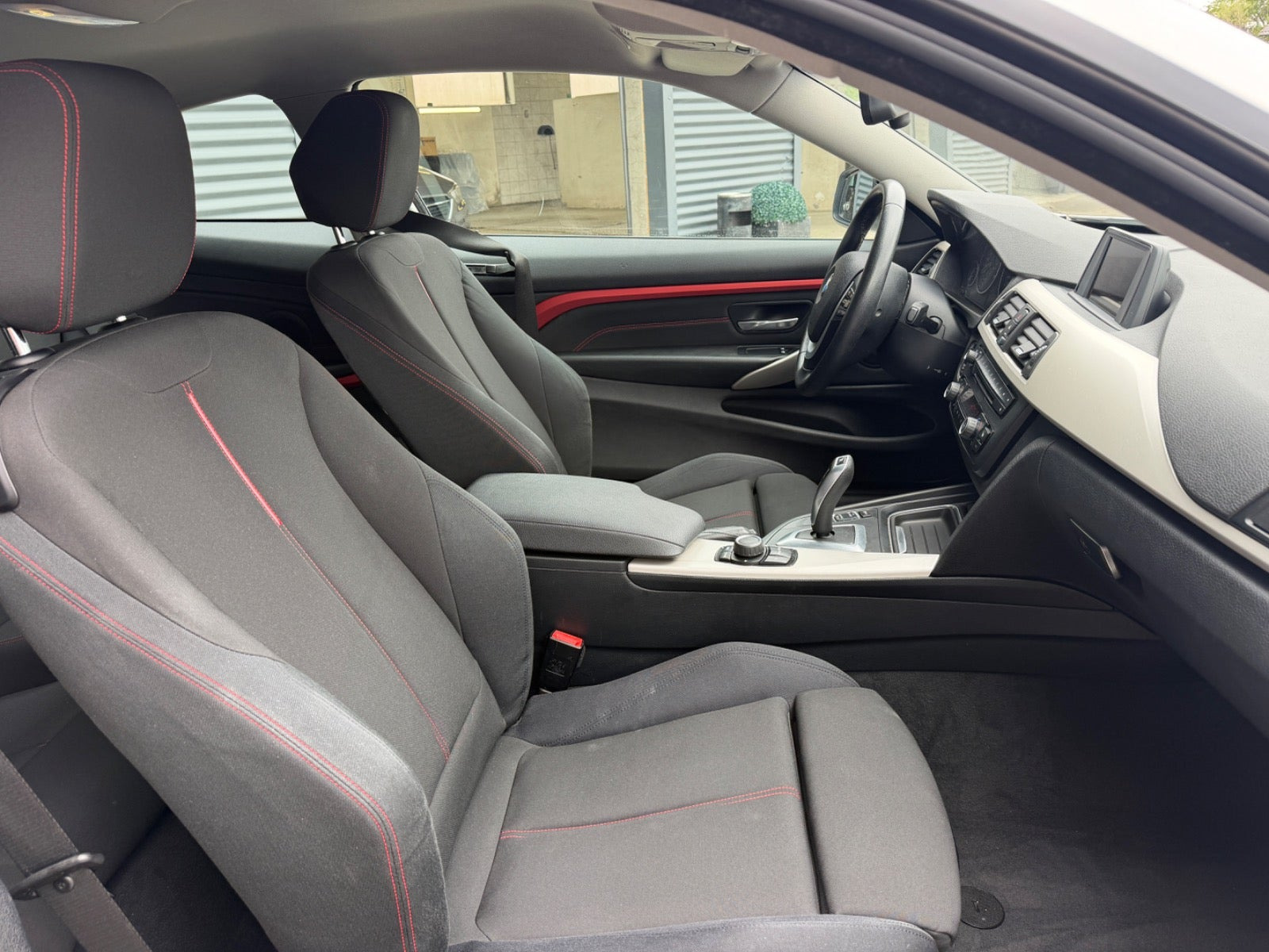 Hvid BMW 428i fra 2015