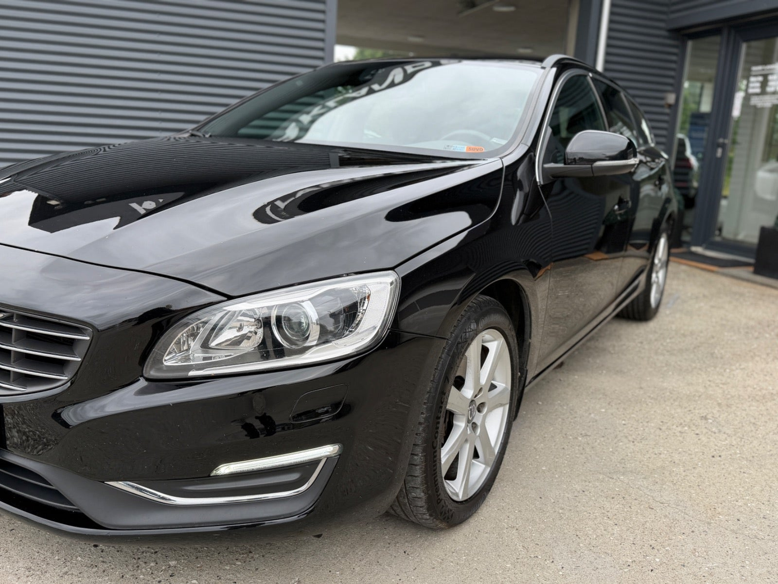 Sort Volvo V60 fra 2016
