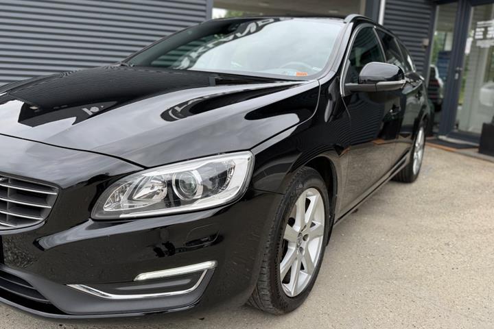 Sort Volvo V60 fra 2016