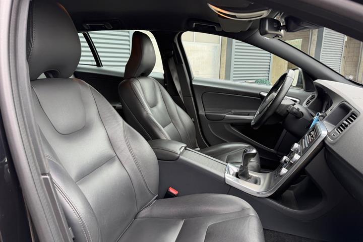 Sort Volvo V60 fra 2016