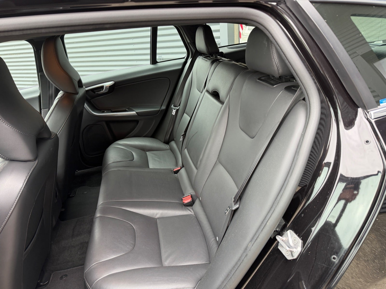 Sort Volvo V60 fra 2016