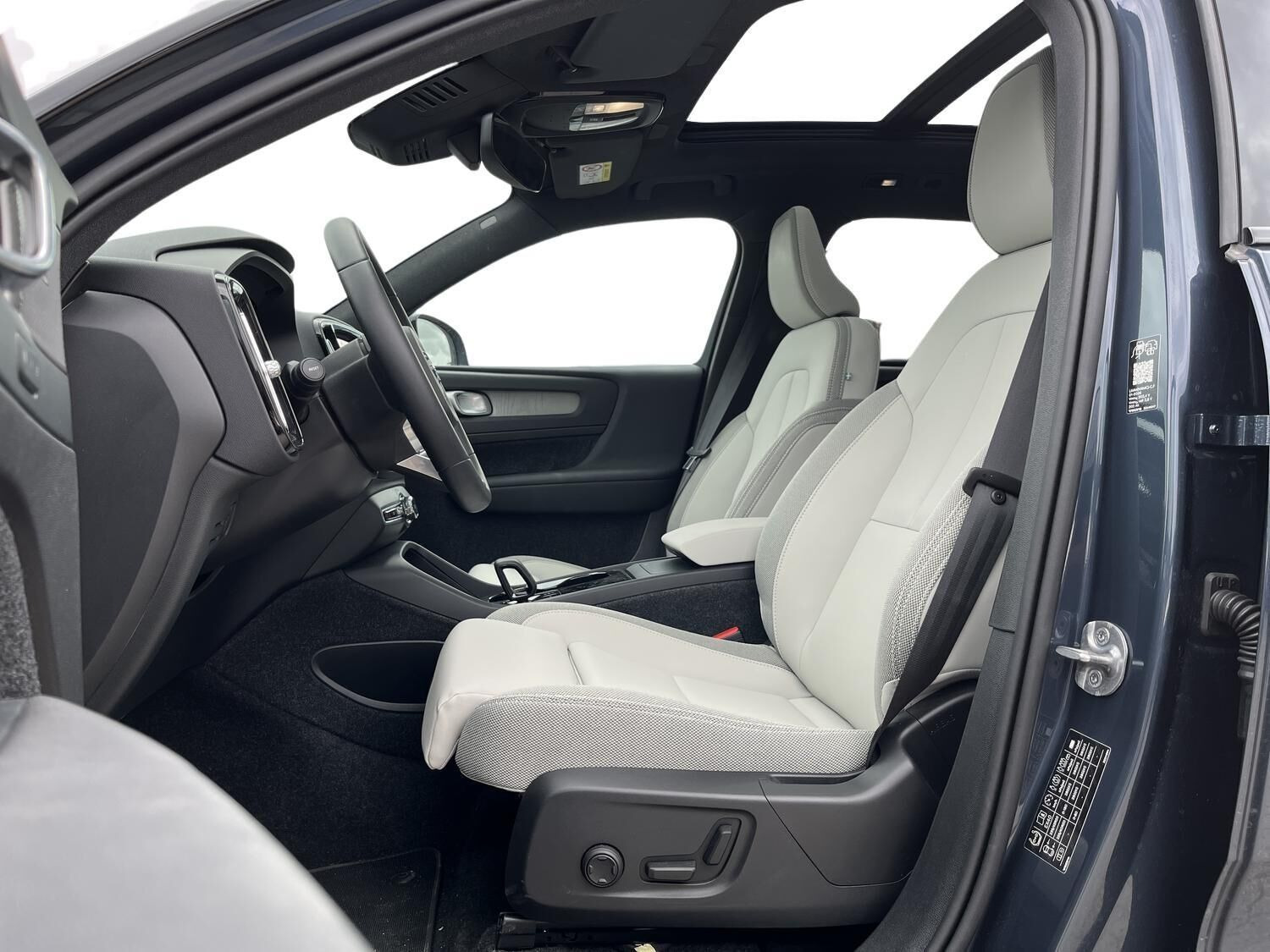 Blå Volvo EX40 fra 2026