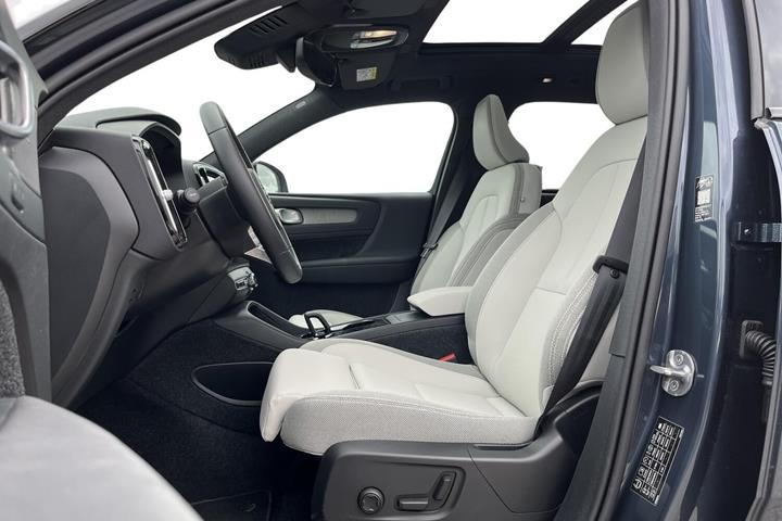 Blå Volvo EX40 fra 2026