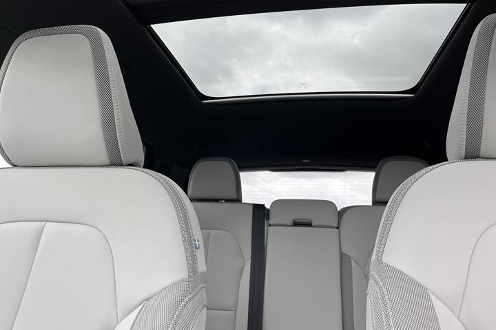 Blå Volvo EX40 fra 2026