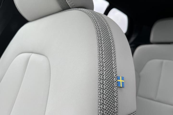 Blå Volvo EX40 fra 2026