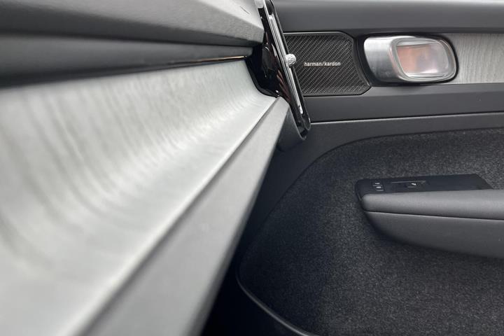 Blå Volvo EX40 fra 2026