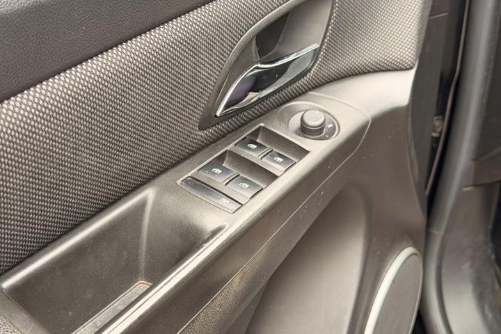 Sort Chevrolet Cruze fra 2012