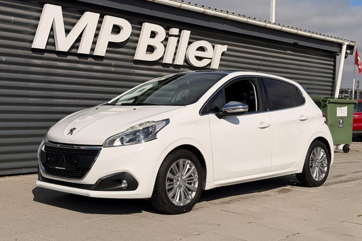 Hvid Peugeot 208 fra 2018 set udefra
