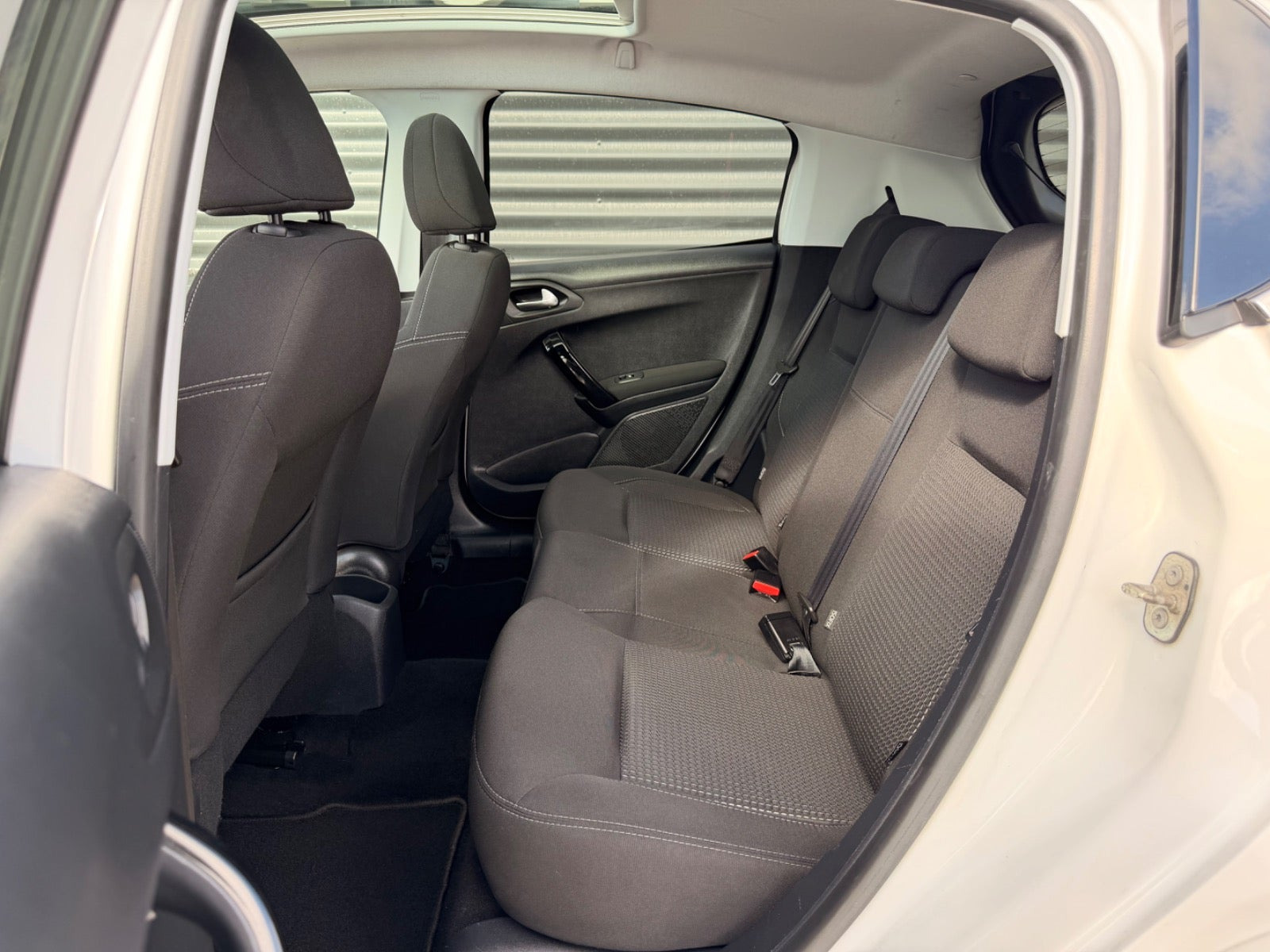 Hvid Peugeot 208 fra 2018