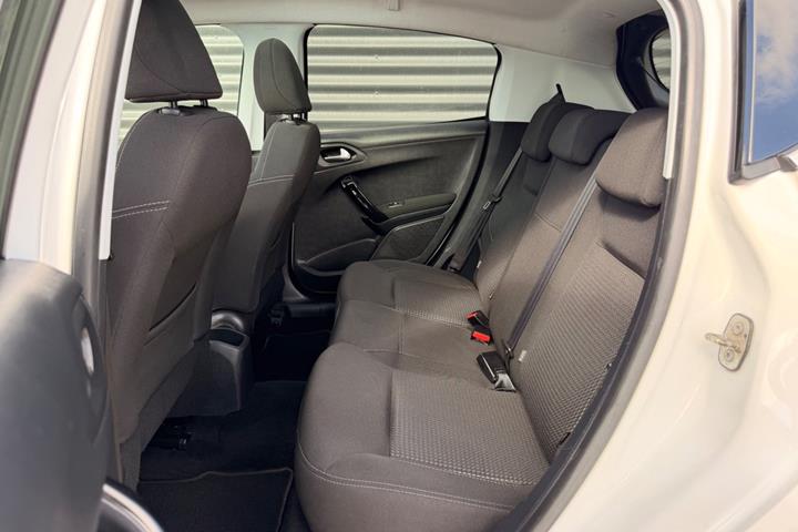 Hvid Peugeot 208 fra 2018