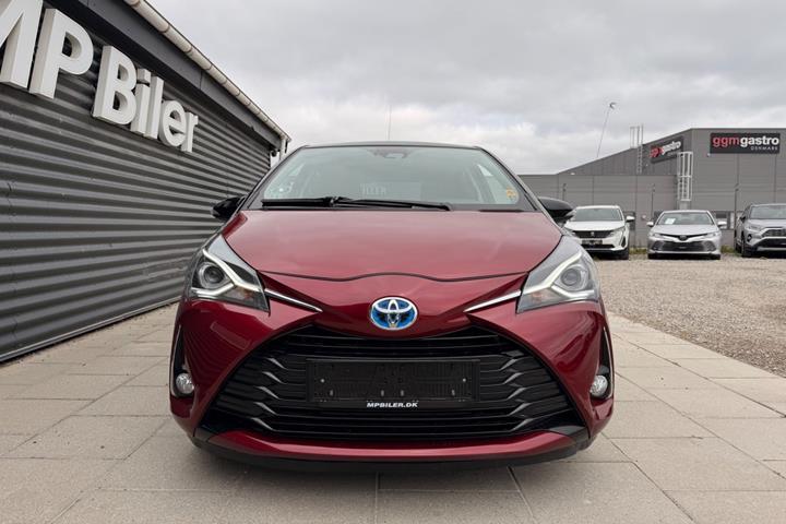 Rød Toyota Yaris fra 2019