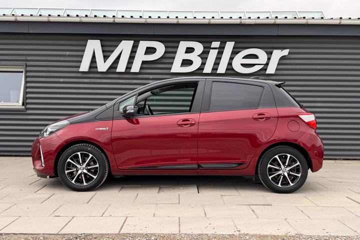 Rød Toyota Yaris fra 2019
