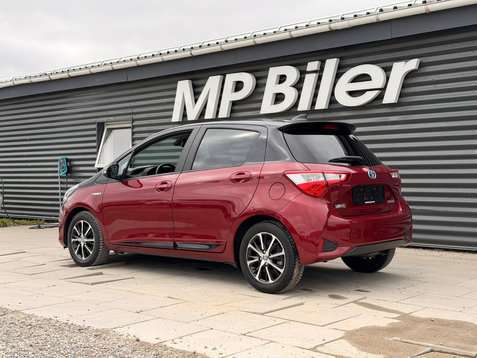 Rød Toyota Yaris fra 2019