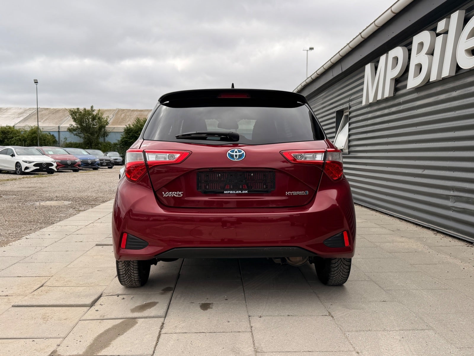 Rød Toyota Yaris fra 2019