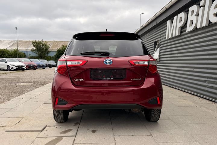 Rød Toyota Yaris fra 2019