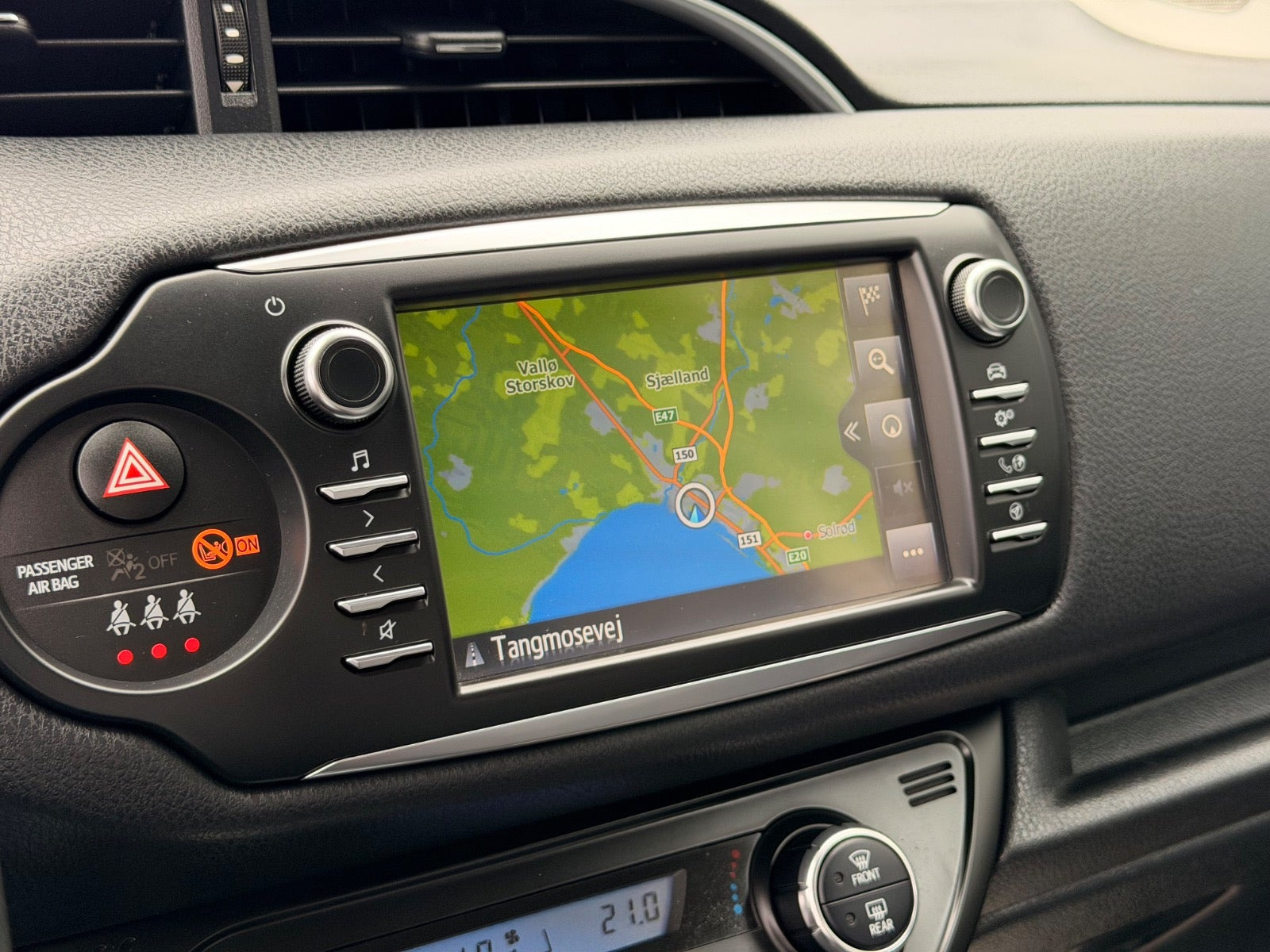 Rød Toyota Yaris fra 2019