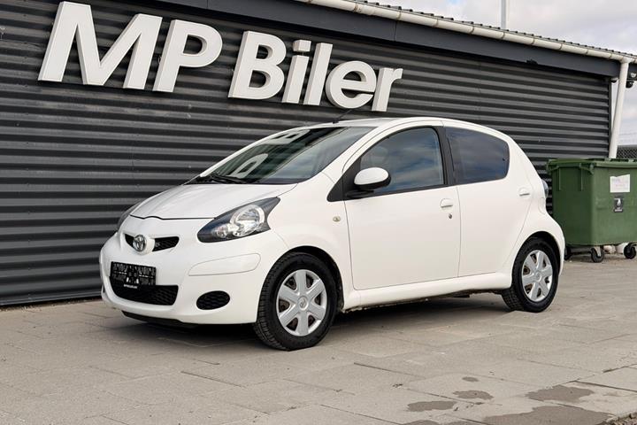 Hvid Toyota Aygo fra 2009
