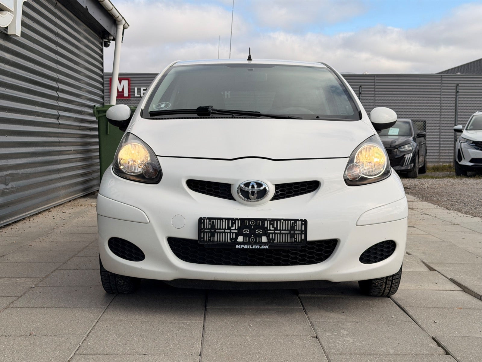 Hvid Toyota Aygo fra 2009