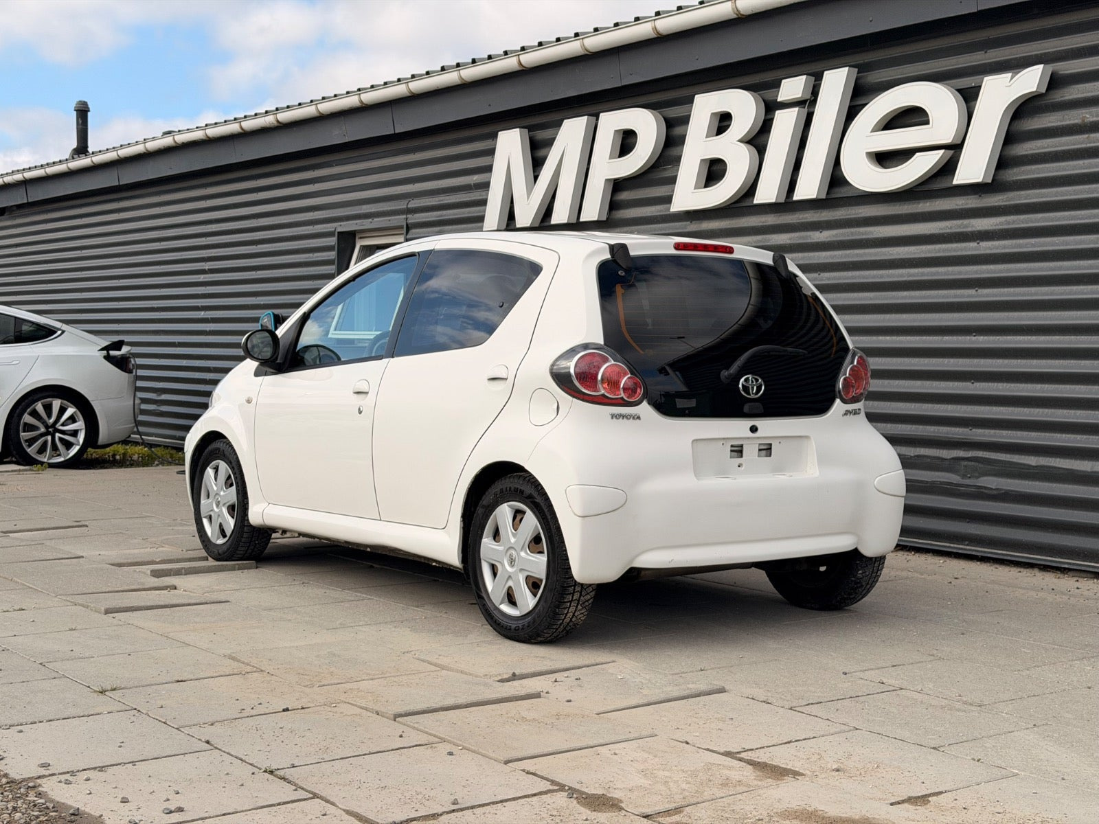 Hvid Toyota Aygo fra 2009