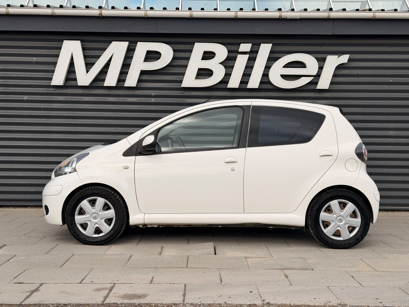 Hvid Toyota Aygo fra 2009