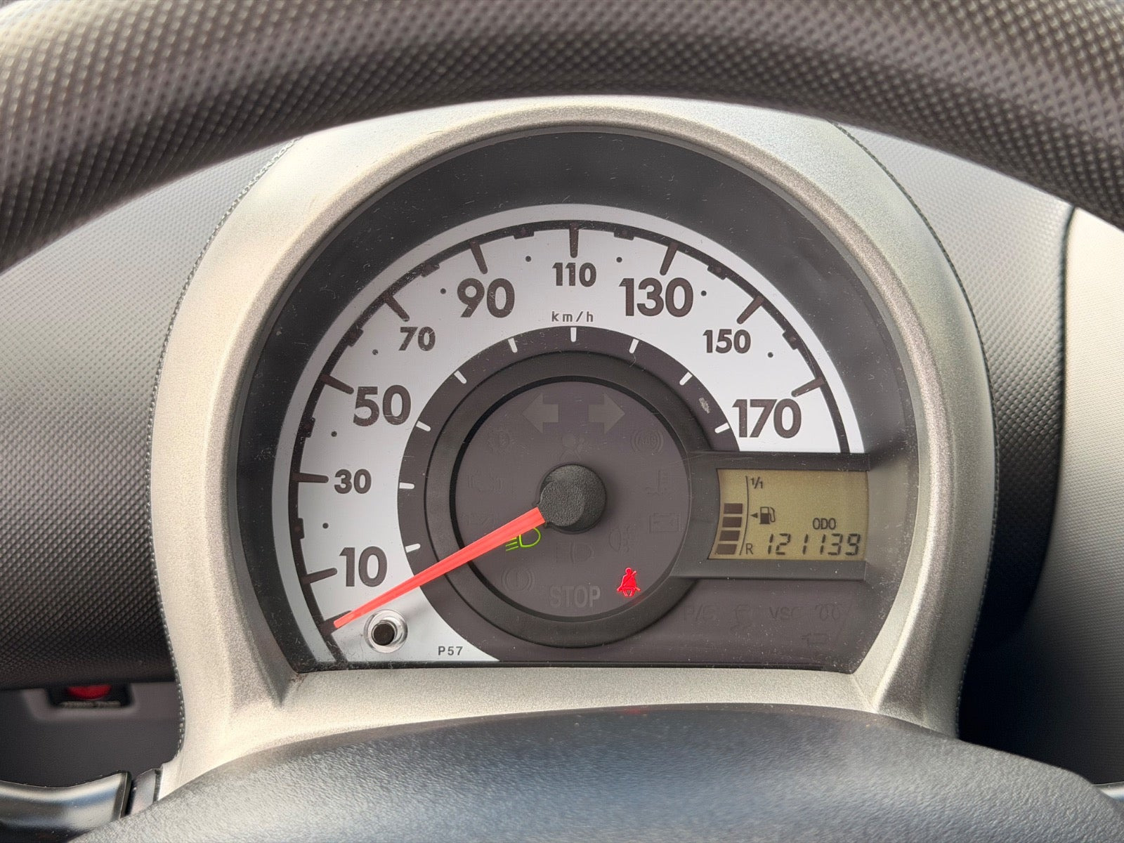 Hvid Toyota Aygo fra 2009