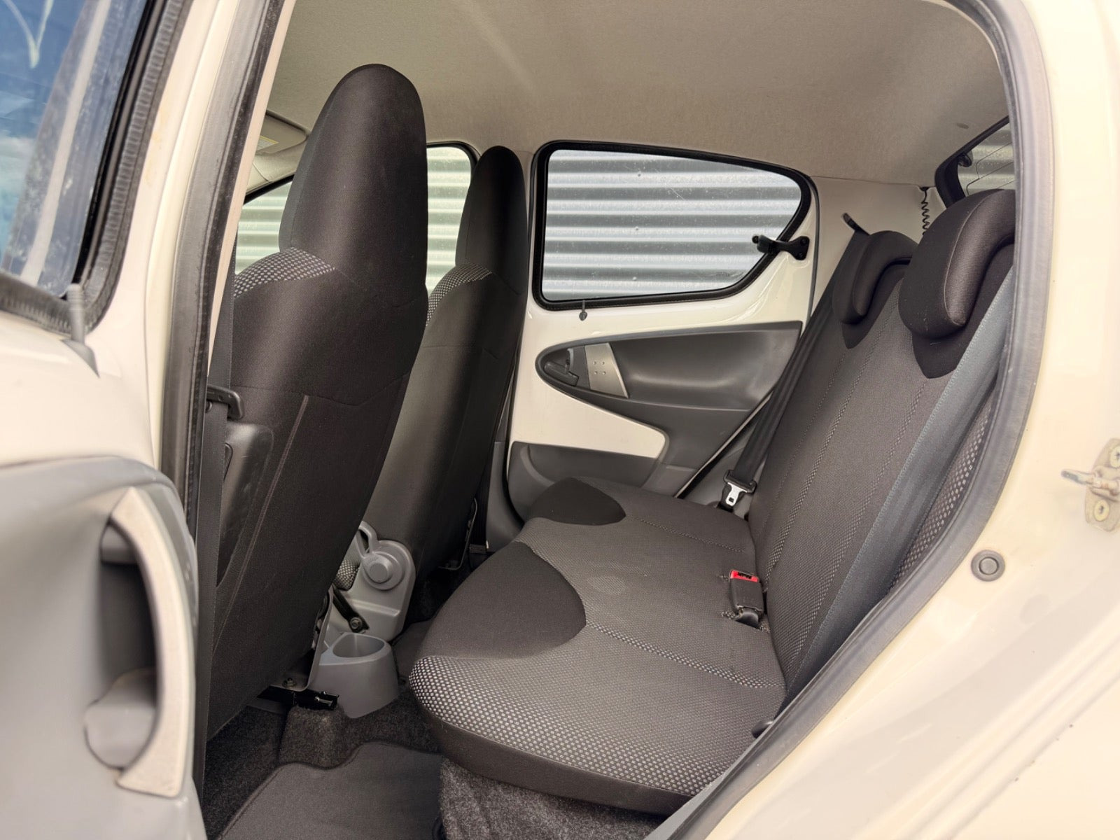 Hvid Toyota Aygo fra 2009