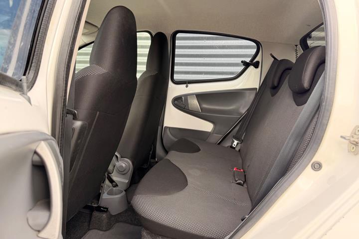 Hvid Toyota Aygo fra 2009