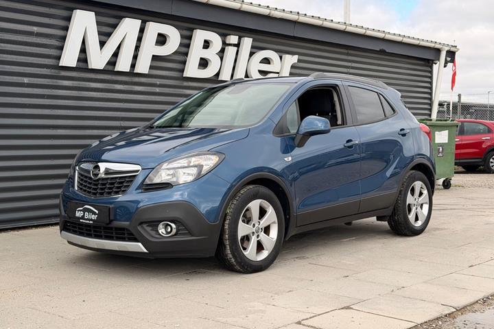 Blå Opel Mokka fra 2016 set udefra