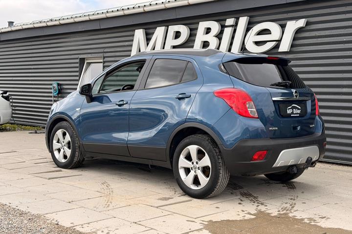 Blå Opel Mokka fra 2016