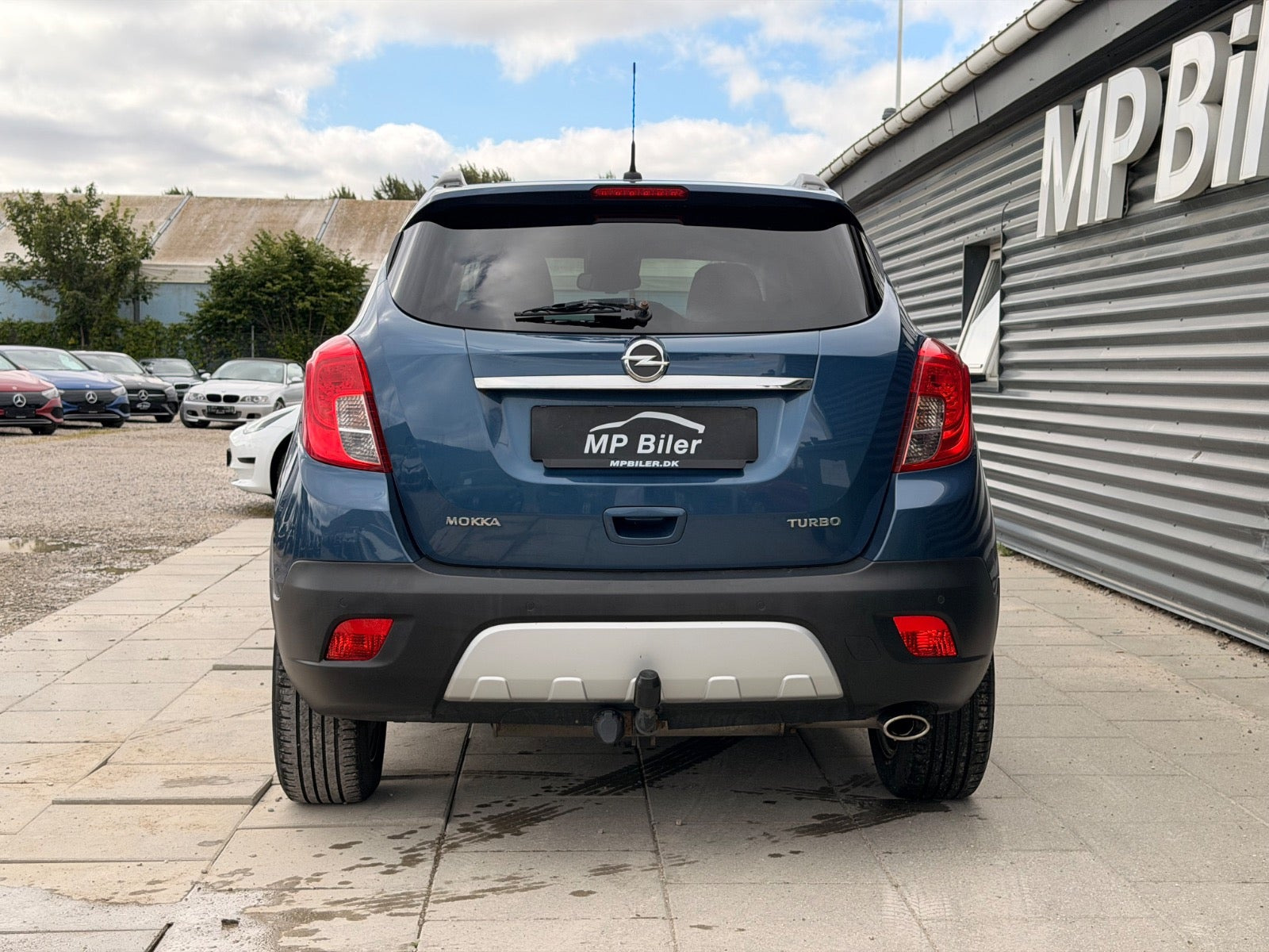 Blå Opel Mokka fra 2016
