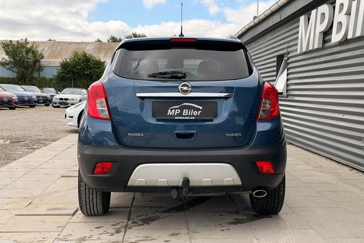 Blå Opel Mokka fra 2016