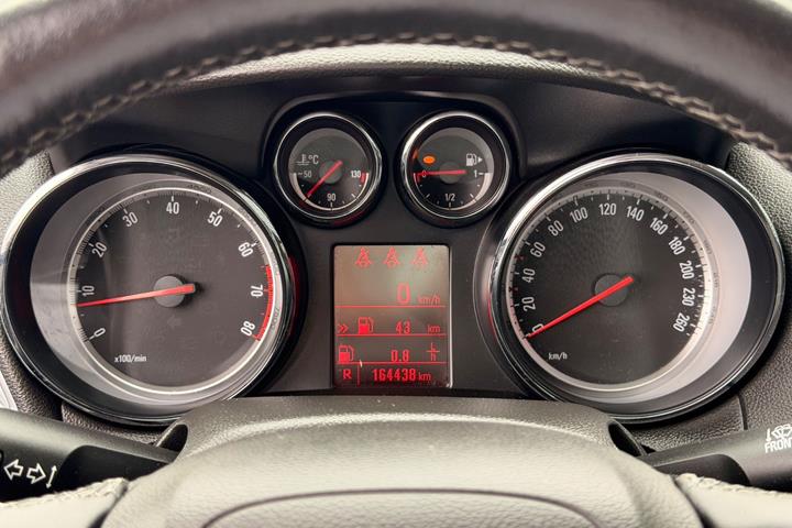 Blå Opel Mokka fra 2016