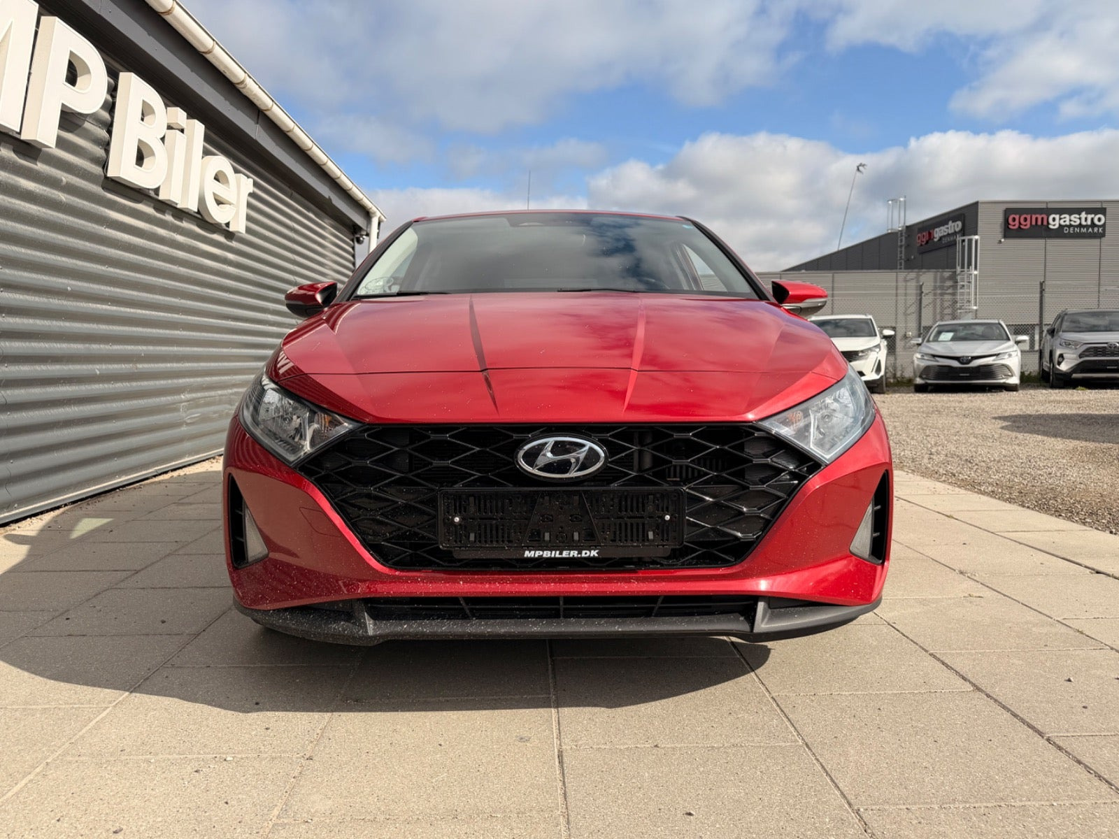 Grå Hyundai i20 fra 2022